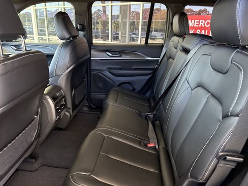 New 2025 Jeep Grand Cherokee Limited w/ Black Appearance Package image 31