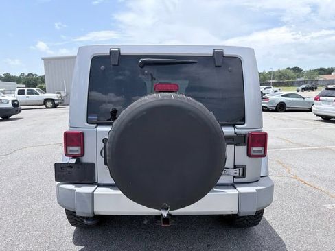 Used 2016 Jeep Wrangler Unlimited Sahara w/ Max Tow Package AWD/4WD image 4