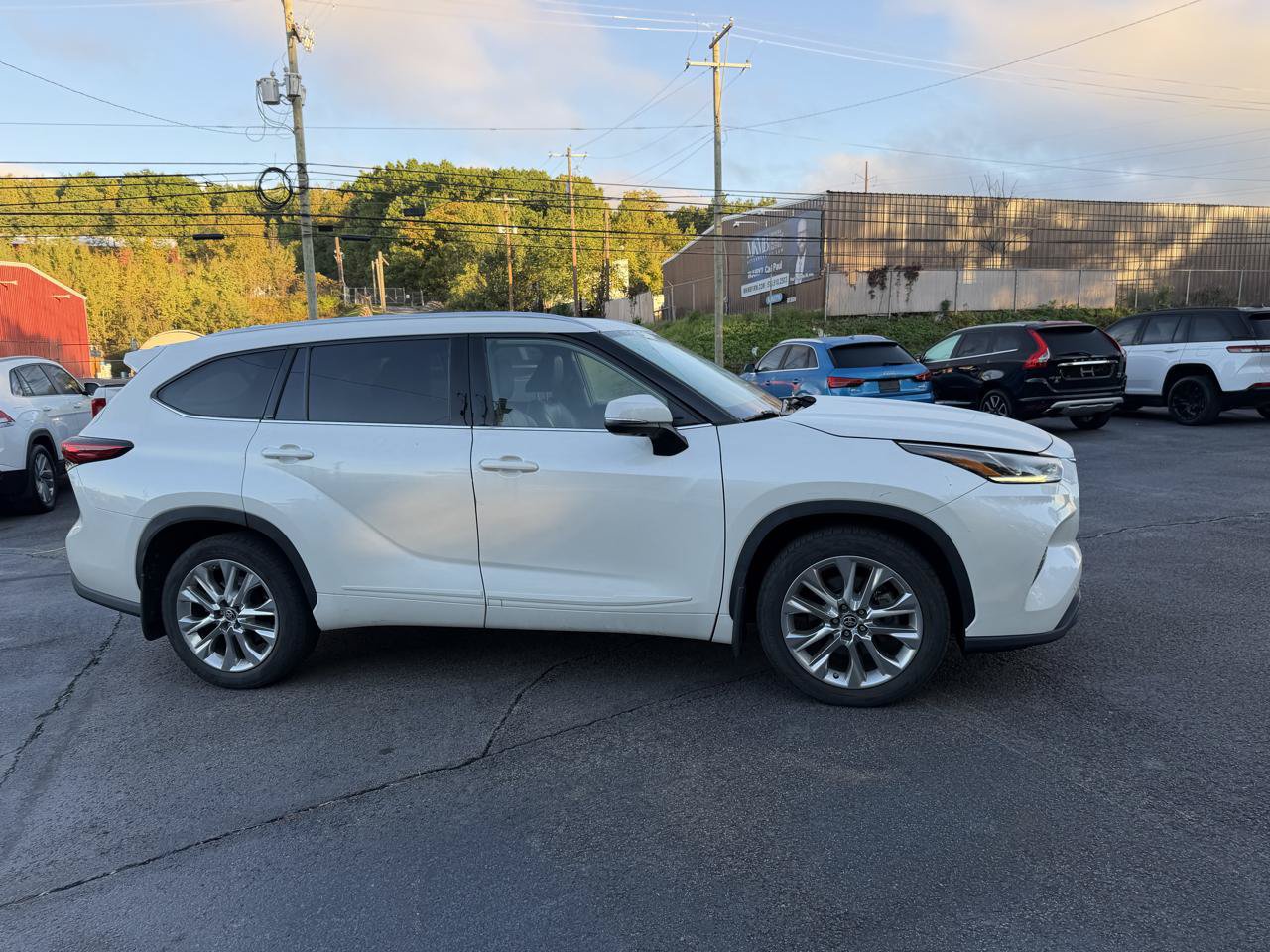 Used 2021 Toyota Highlander Limited AWD/4WD image 4