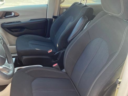 Used 2023 Chrysler Voyager LX FWD image 15