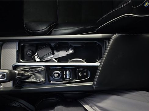 Used 2018 Volvo XC60 T6 R-Design w/ Convenience Package image 23