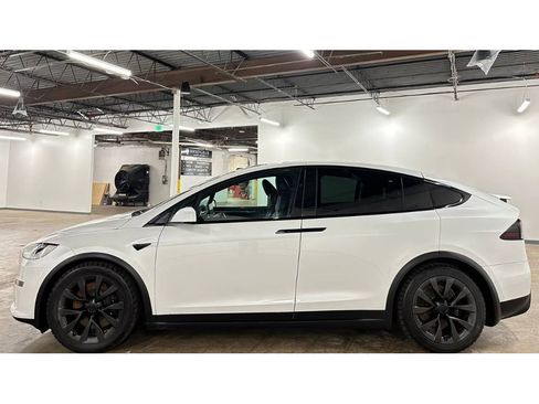 Used 2022 Tesla Model X Plaid image 9