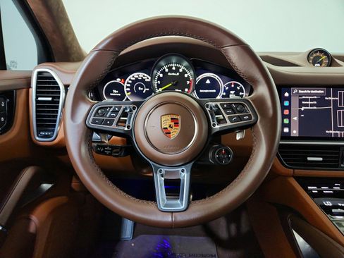 Used 2022 Porsche Cayenne Turbo S image 16