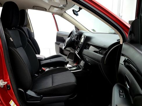 Used 2019 Mitsubishi Outlander ES AWD/4WD image 17