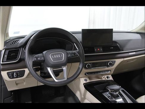 Used 2023 Audi Q5 2.0T Premium Plus w/ Premium Plus Package AWD/4WD image 6