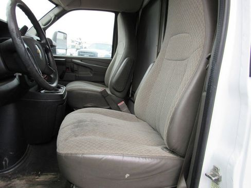 Used 2015 Chevrolet Express 4500 Extended RWD image 30