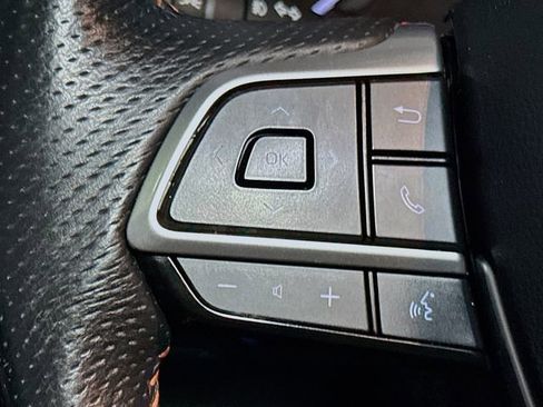 Used 2022 Toyota Sienna XSE image 36