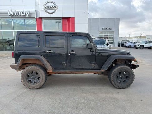 Used 2012 Jeep Wrangler Unlimited Rubicon w/ Dual Top Group image 8