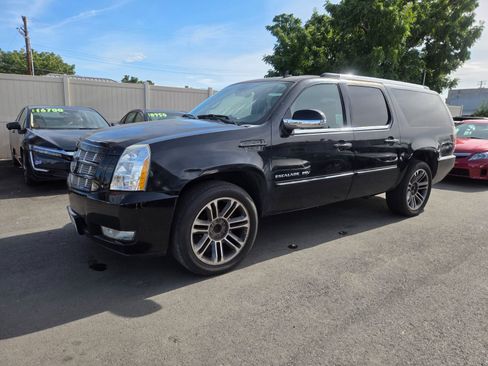 Used 2013 Cadillac Escalade ESV Premium RWD image 1