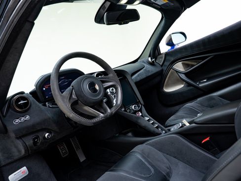Used 2018 McLaren 720S Performance RWD image 2