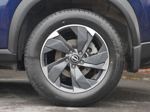 Certified 2024 Nissan Rogue SV w/ SV Premium Package AWD/4WD image 16