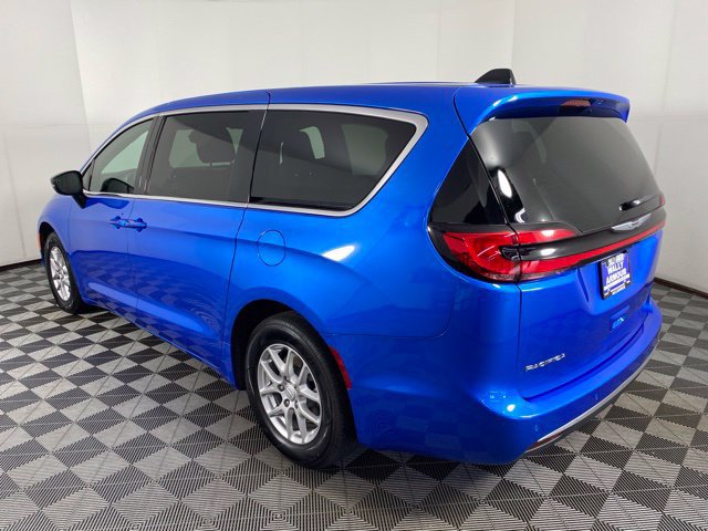 Used 2026 Chrysler Pacifica Select FWD image 9