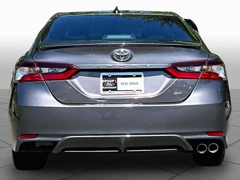 Used 2022 Toyota Camry SE FWD image 5