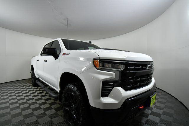 Used 2025 Chevrolet Silverado 1500 LT Trail Boss w/ Convenience Package II AWD/4WD image 8