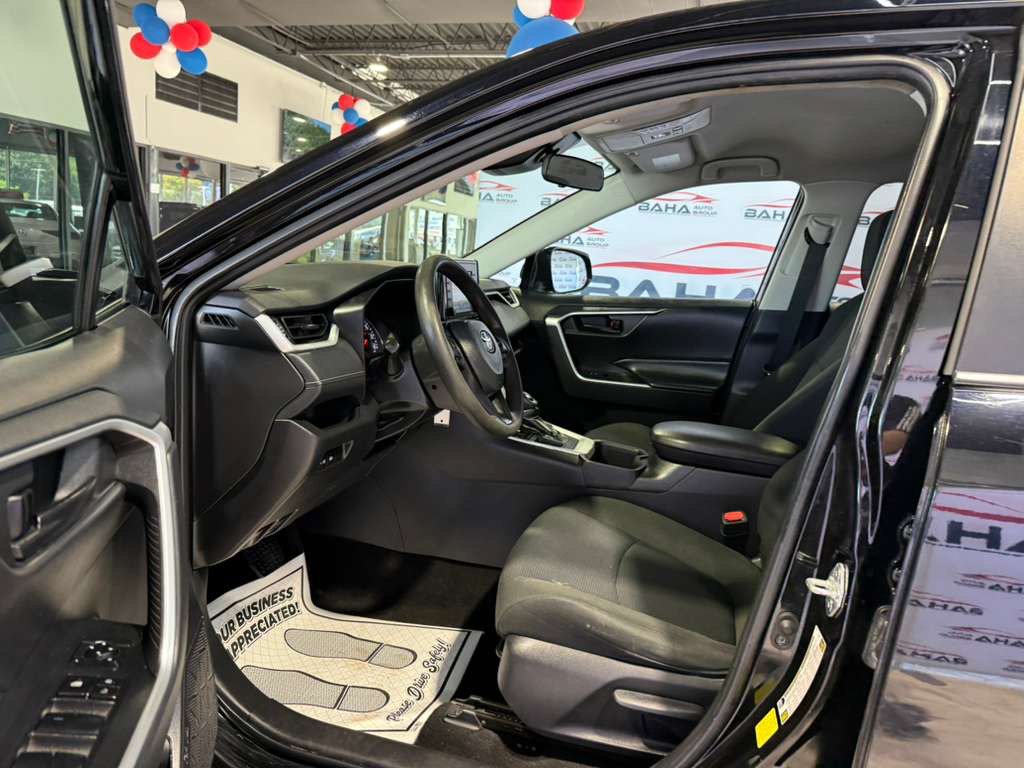 Used 2022 Toyota RAV4 LE FWD image 27