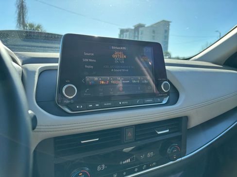 Used 2025 Nissan Rogue SV image 21