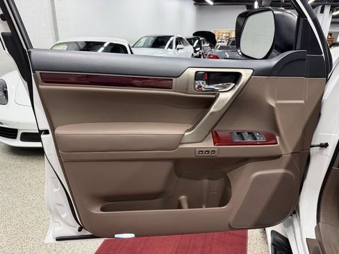 Used 2019 Lexus GX 460 Premium AWD/4WD image 16