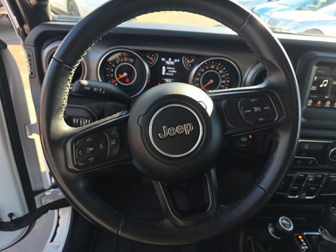 Certified 2022 Jeep Gladiator Sport AWD/4WD image 15