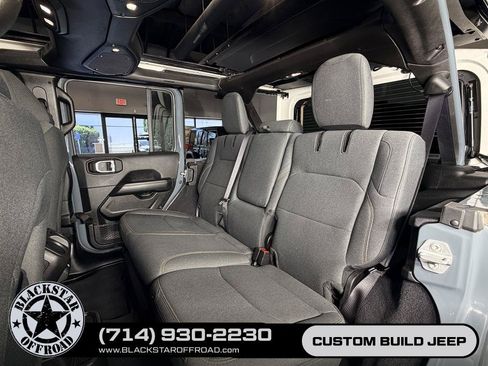 Used 2025 Jeep Wrangler Unlimited Sahara w/ Safety Group AWD/4WD image 20