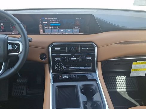 New 2026 Nissan Armada SL w/ Captain's Chari Seat Package AWD/4WD image 17
