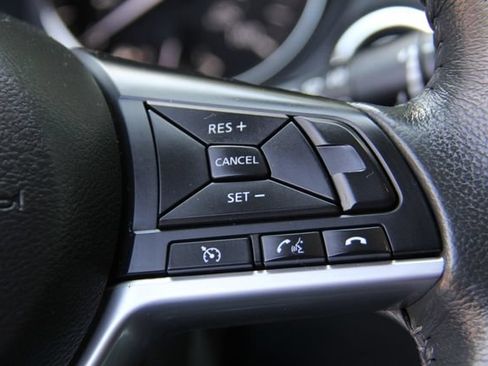 Used 2017 Nissan Rogue SV AWD/4WD image 22