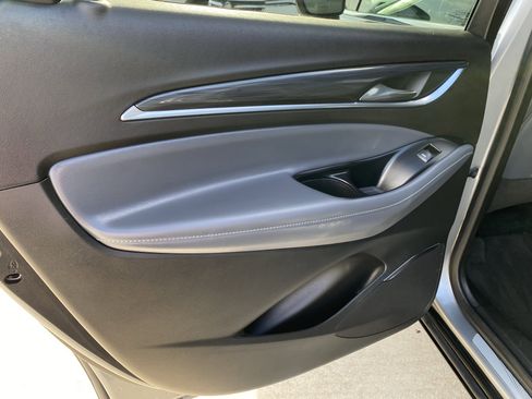 Used 2024 Buick Enclave Premium image 9