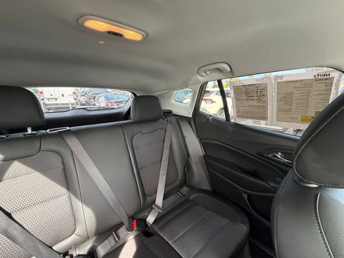 Used 2025 Chevrolet Trax LT FWD image 36