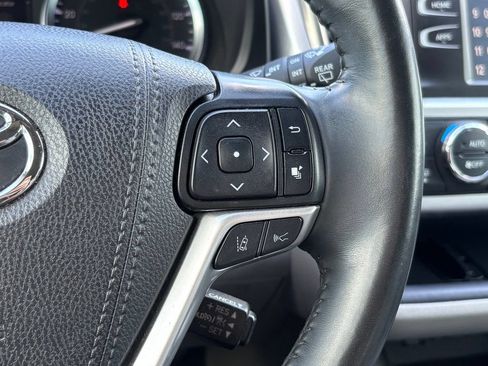 Used 2019 Toyota Highlander XLE FWD image 20