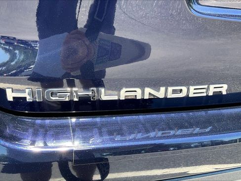 Used 2023 Toyota Highlander Limited FWD image 31