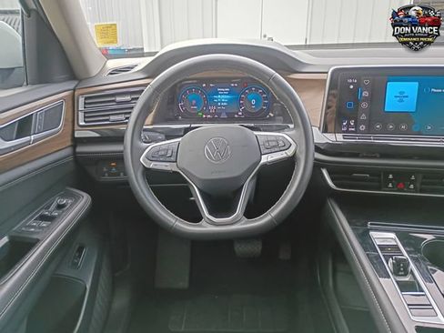 Used 2025 Volkswagen Atlas SE FWD image 13