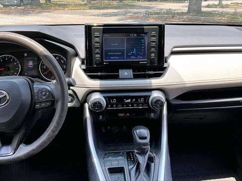 Used 2021 Toyota RAV4 XLE FWD image 9