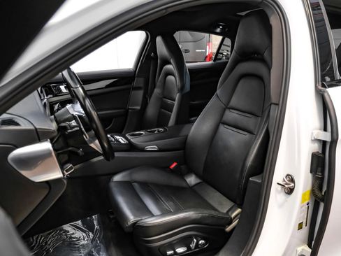 Used 2019 Porsche Panamera image 29