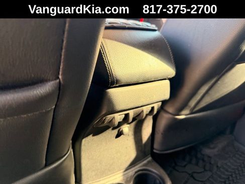 Used 2016 Jeep Wrangler Unlimited Rubicon image 25