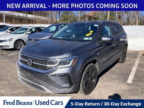 Certified 2022 Volkswagen Taos SEL w/ Panoramic Sunroof Package image 3