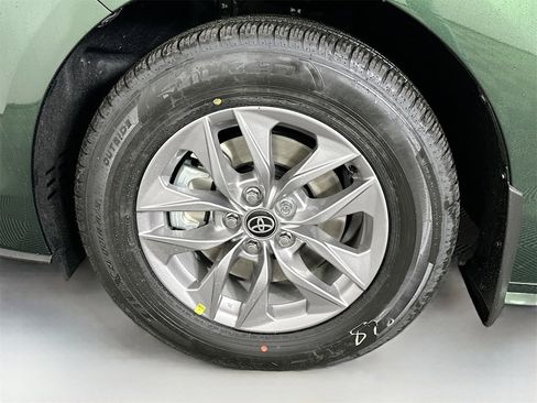 New 2026 Toyota Sienna XLE image 34