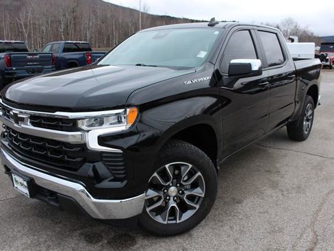 Used 2024 Chevrolet Silverado 1500 LT image 3