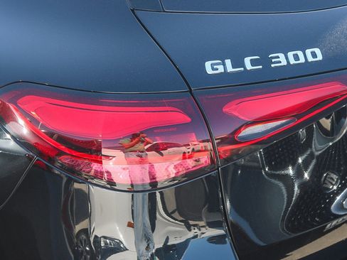 Used 2025 Mercedes-Benz GLC 300 image 11