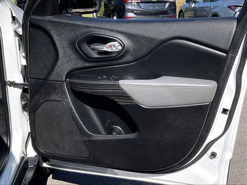 Used 2014 Jeep Cherokee Limited AWD/4WD image 26