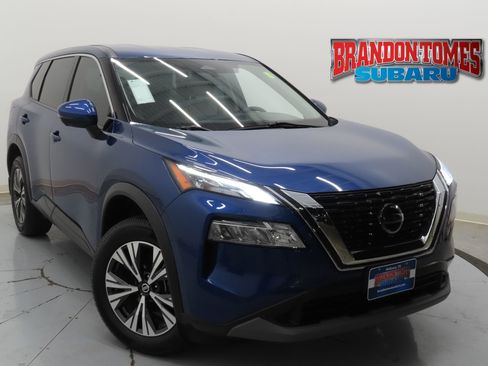 Used 2021 Nissan Rogue SV image 1