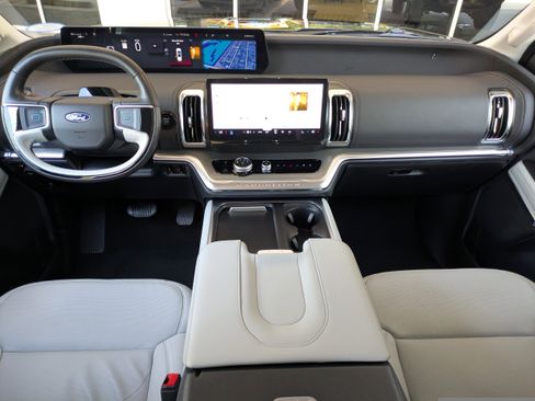 Certified 2025 Ford Expedition Max Platinum AWD/4WD image 17