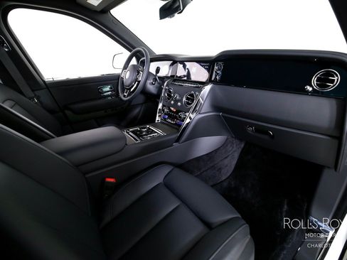 Used 2026 Rolls-Royce Cullinan AWD/4WD image 37