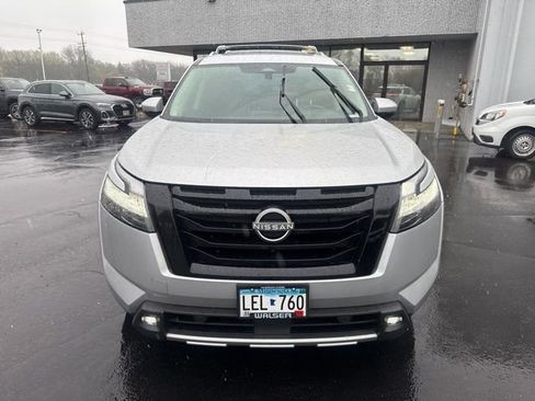 Used 2023 Nissan Pathfinder SL w/ SL Premium Package AWD/4WD image 3