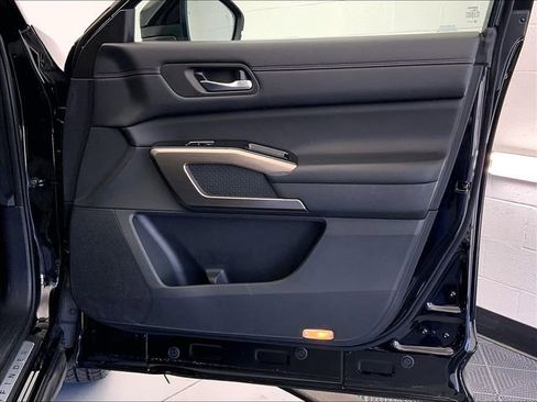 Used 2022 Nissan Pathfinder Platinum w/ Cargo Package AWD/4WD image 28