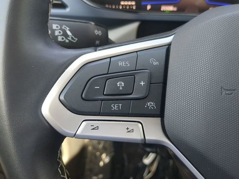 Used 2024 Volkswagen Taos SE image 23