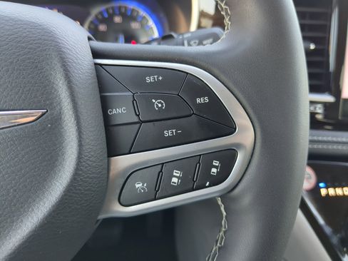 Used 2024 Chrysler Pacifica Limited image 20