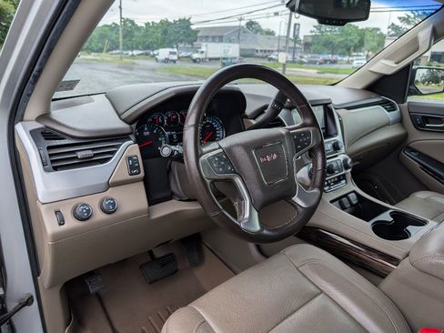 Used 2019 GMC Yukon XL SLT w/ Open Road Package AWD/4WD image 22