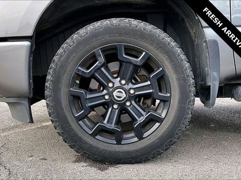 Used 2018 Nissan Titan SV w/ SV Convenience Package image 31