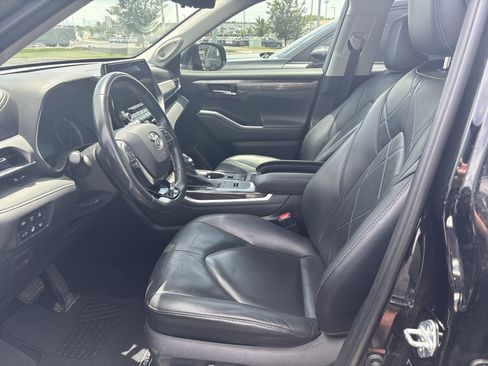 Used 2021 Toyota Highlander Platinum AWD/4WD image 16