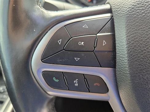 Used 2019 Jeep Cherokee Limited image 25