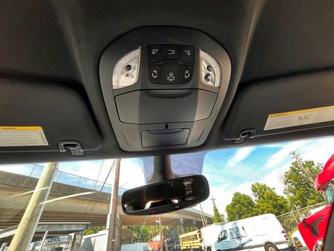 Used 2024 Chrysler Pacifica Limited FWD image 26